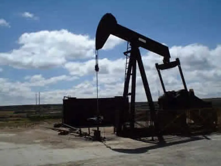 El precio del petróleo se recuperó y trepó casi a 71 dólares