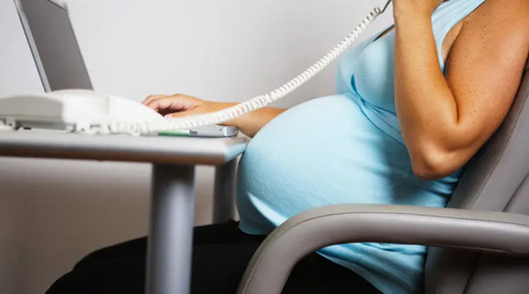 Indemnizan a empleada embarazada que se encontraba en perí­odo de prueba