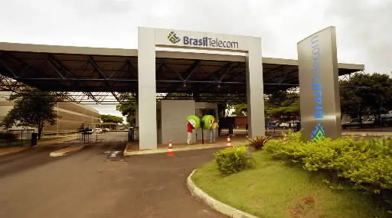 Oi dice que tendrá dinero para comprar Brasil Telecom