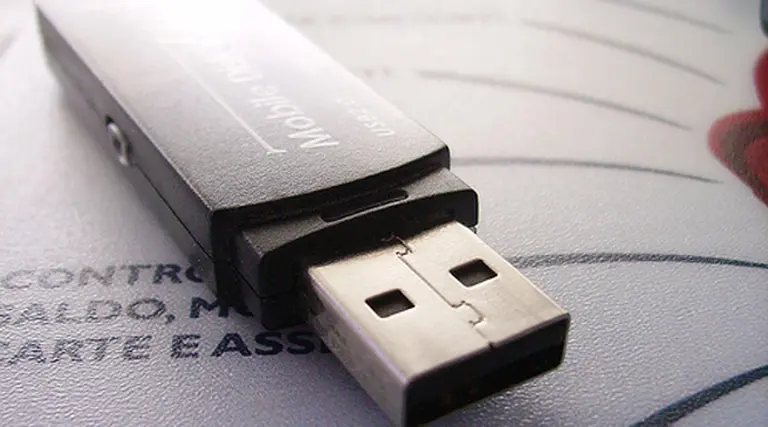 "Hoy te robas una compañí­a en un pen drive"