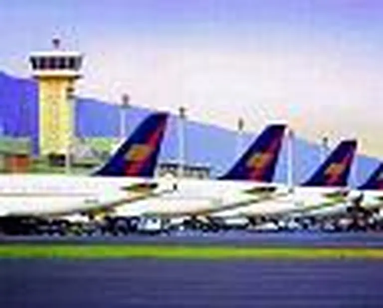 Ryanair obtiene un beneficio récord y eleva sus previsiones