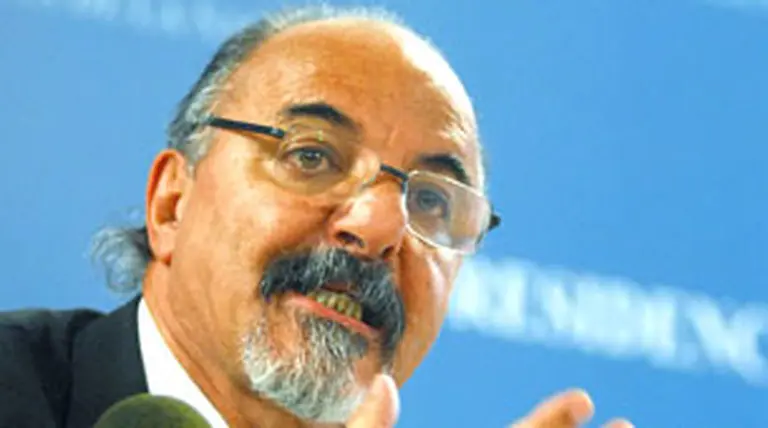 Para el Gobierno, "amainó el torbellino de despidos y suspensiones"