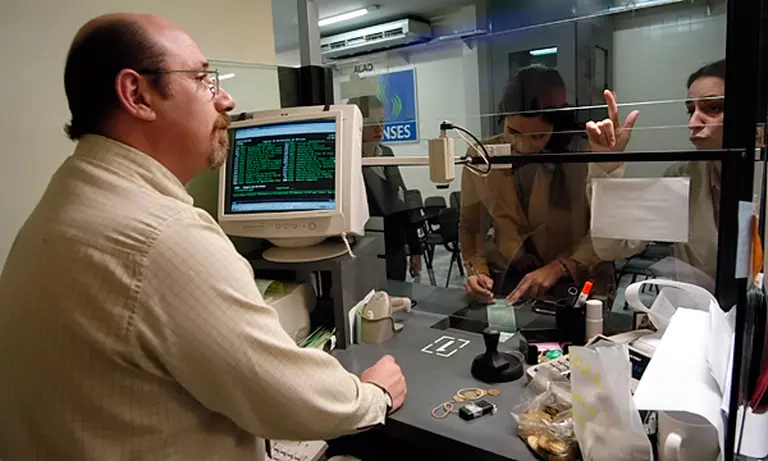 Los bancos atienden hoy con normalidad