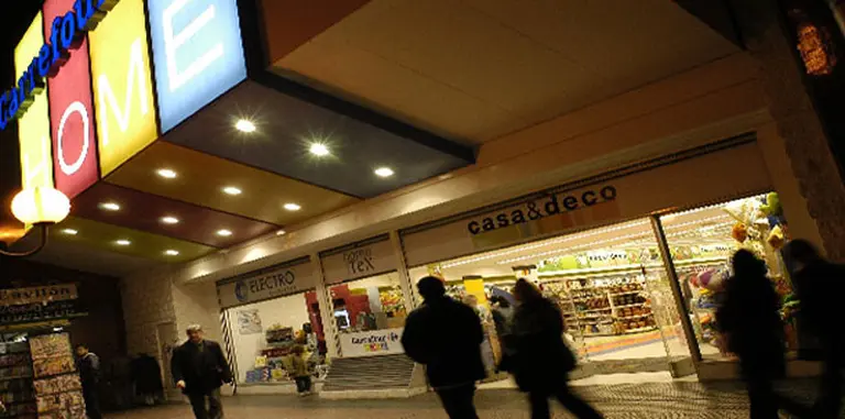 Carrefour recorta locales de su cadena "Home"