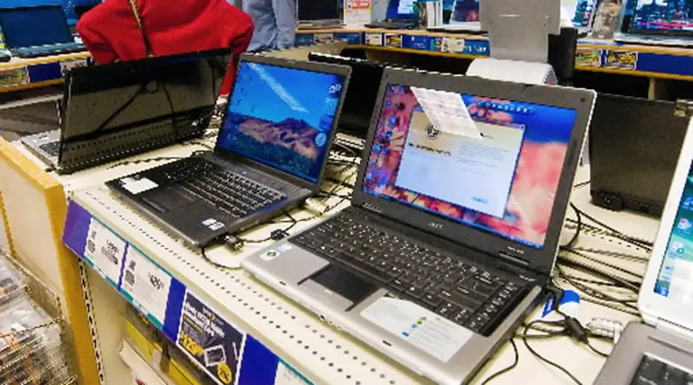 La mitad de los hogares argentinos tiene una PC