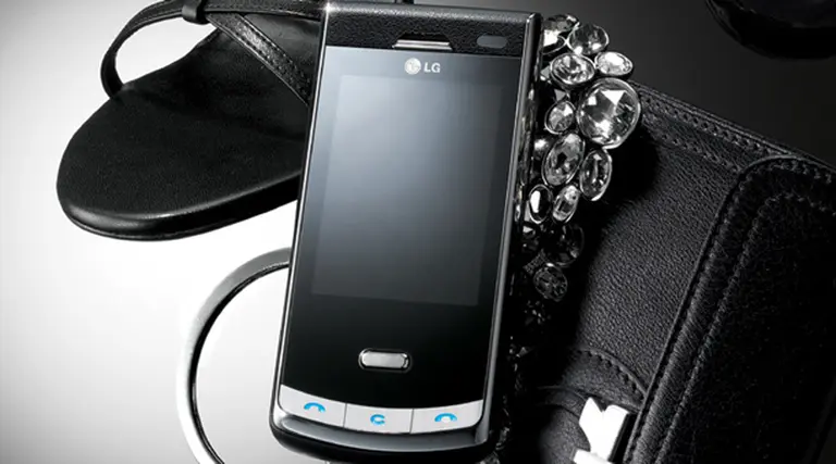 LG presenta un celular de fibra de carbono