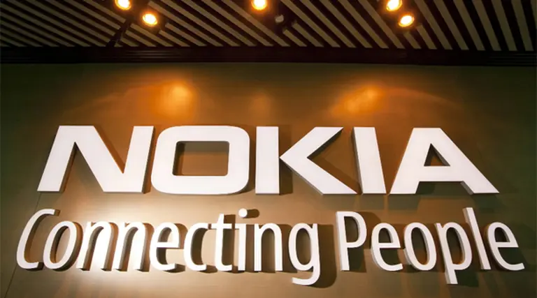 Nokia se enfrenta a Apple en la pelea por el software en Internet