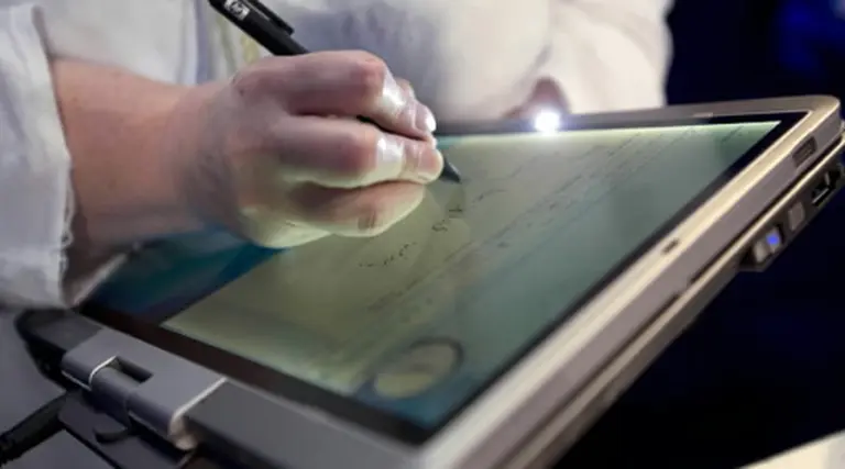 Un modelo de computadora resucita gracias a la pantalla táctil