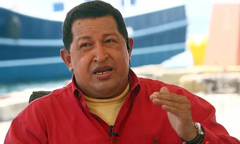 Chávez aumentó el IVA y redujo el gasto