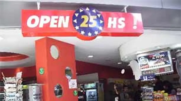 Una cadena de quioscos se impone en el microcentro porteño