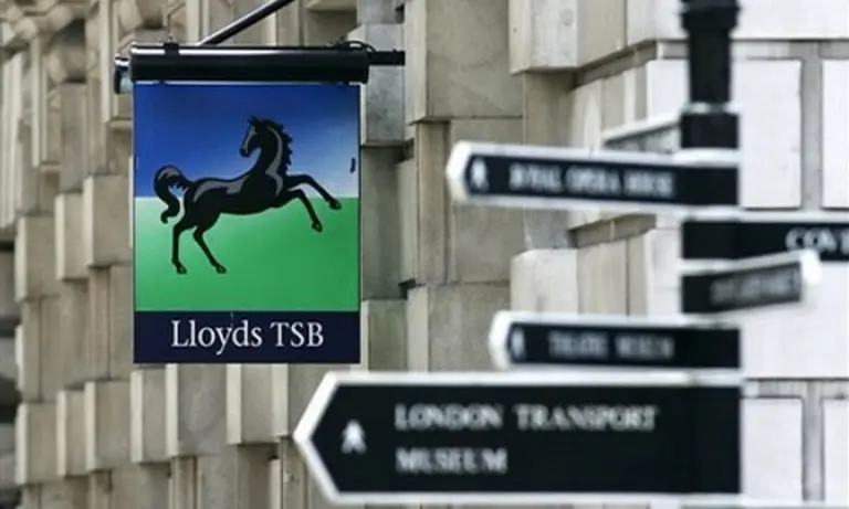 El banco británico Lloyds planea eliminar hasta 25.000 empleos