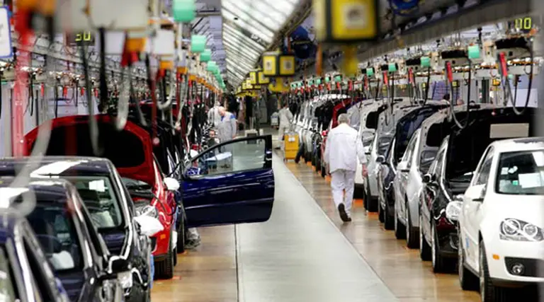 Ford desafí­a la estabilidad laboral y despide a más de 300 empleados