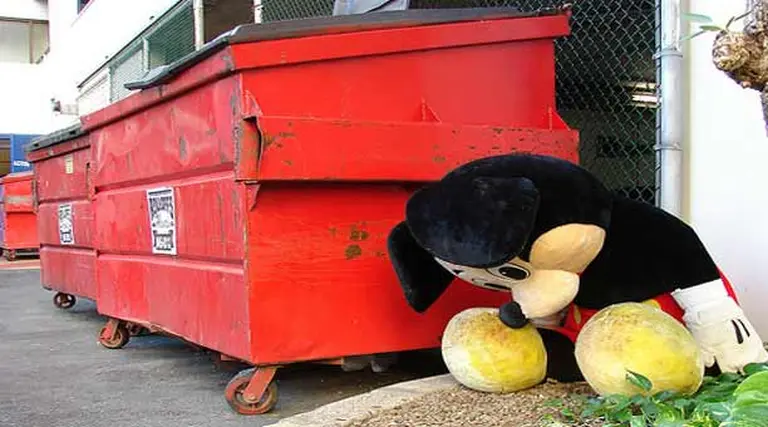 Mickey pasa de la risa al llanto: Disney hace "crac" y duplica sus pérdidas