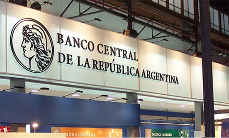 Aun con cosecha récord, el Banco Central no pudo juntar dólares para sus reservas