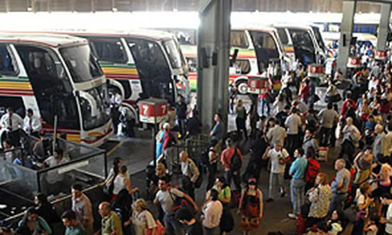 La UTA suspendió el paro de micros de larga distancia y hoy vuelven a negociar