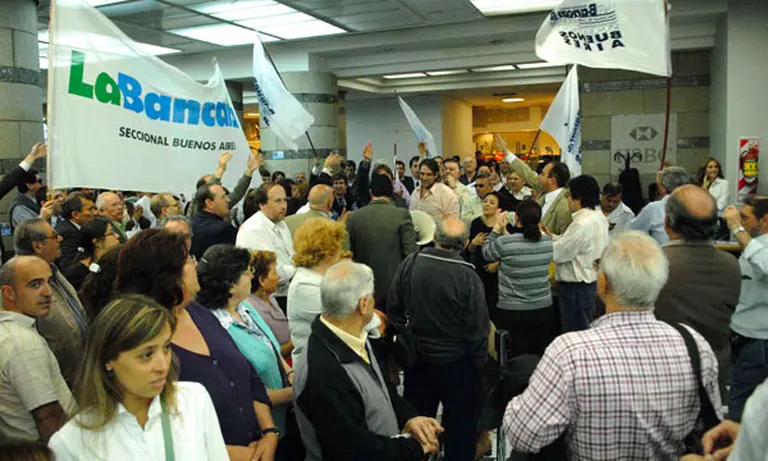 Los bancarios lograron acuerdo salarial tras tres meses de conflicto