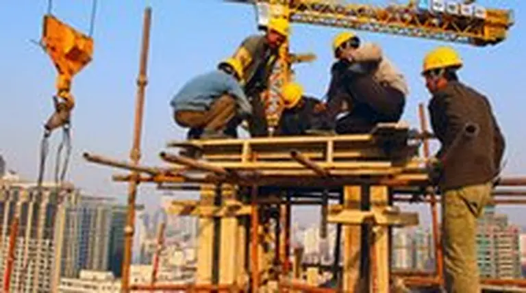 Condenan en forma solidaria a una empresa y a la ART por estrés laboral