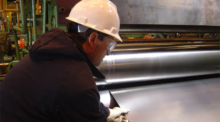 Sigue en picada la industria siderúrgica: producción de acero cayó más del 16%