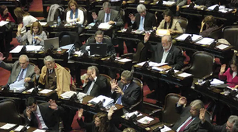 Por vencimiento del plazo, el Congreso avala dos contratos con empresas