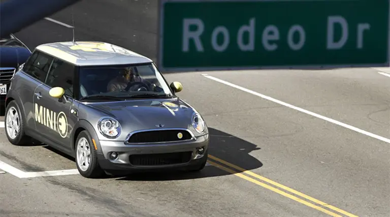 Nissan apuesta a autos eléctricos e hí­bridos contra las subas del crudo