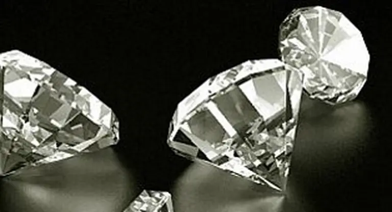 Los diamantes son eternos, pero las deudas son terrenales