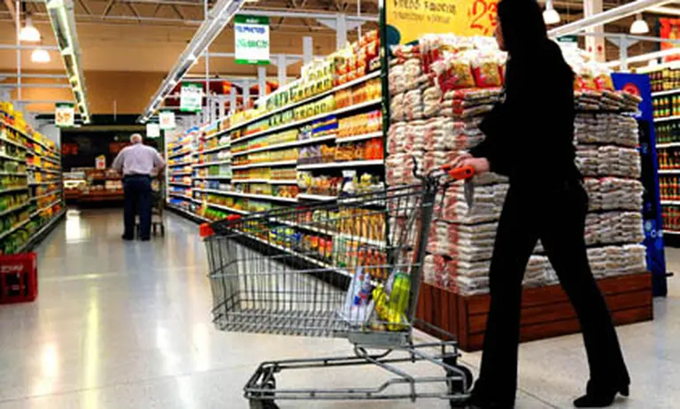 Las ventas de supermercados suben 11,2% en marzo pero ya reflejan una desaceleración