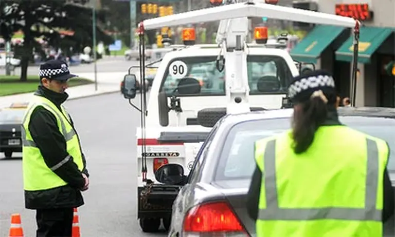La Ciudad elimina los parquímetros y amplía el sistema de grúas a todos los barrios