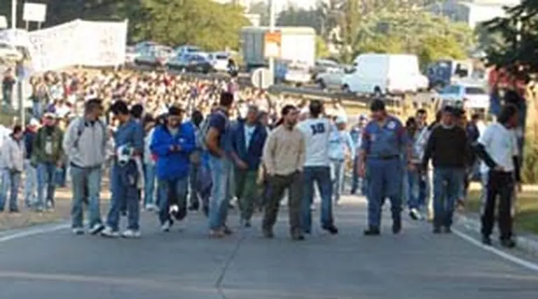 Despedidos mantienen tomada la planta de la ex Terrabusi en Pacheco