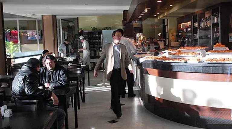 Impulsan una ley para que las propinas sean obligatorias