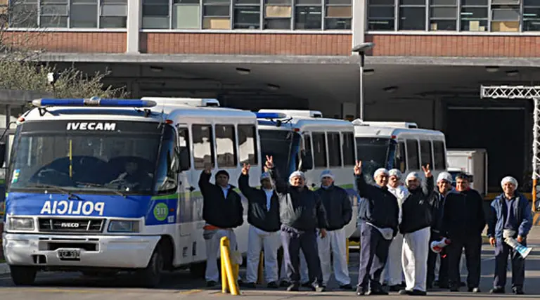 Kraft aclaró que seguirá en el paí­s pero pidió que intervengan las instituciones