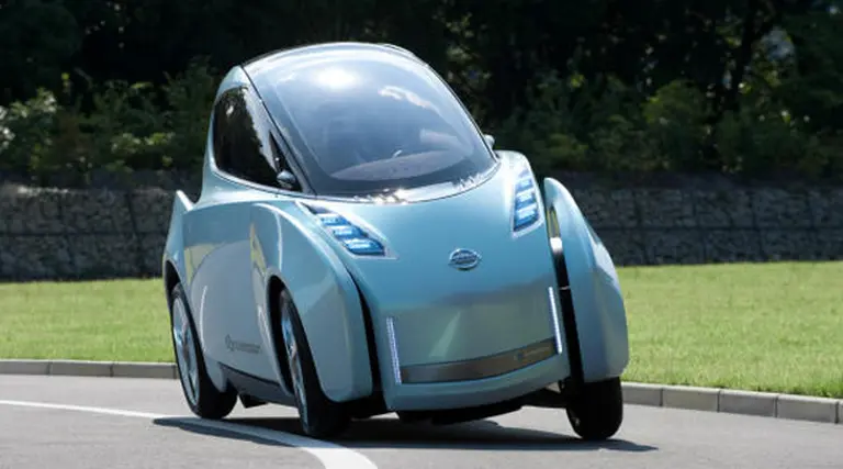 Nissan ahora sorprende con un auto eléctrico que tiene "aires" de moto