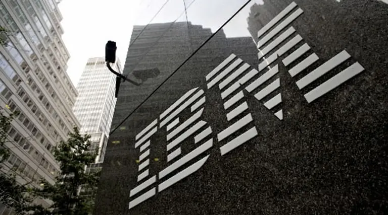 IBM sale de la crisis: eleva sus perspectivas y anuncia mayores ganancias