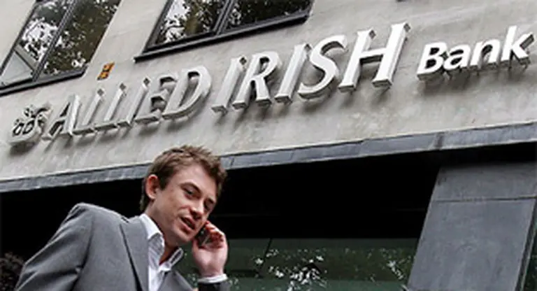 En medio de la crisis, Fitch reduce en dos escalones la nota de Irlanda
