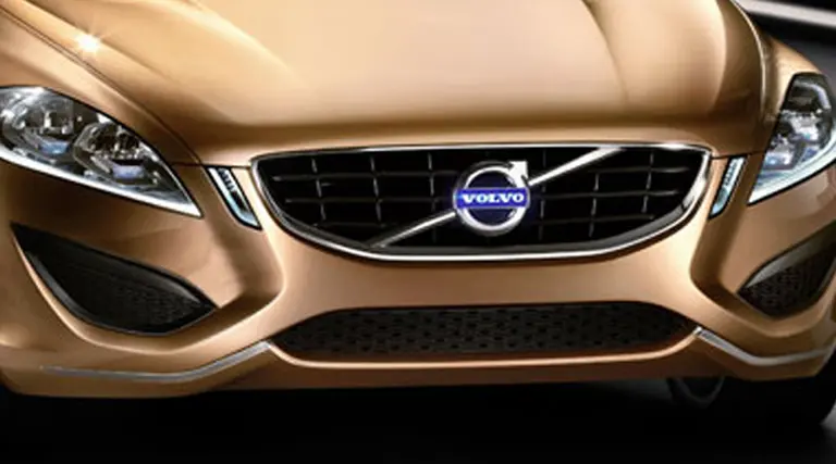 Volvo puso fin a la espera y reveló la cara de su nuevo modelo S60