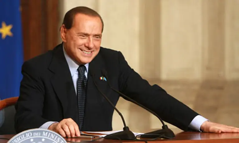 Berlusconi permanecerá en el poder, en medio de fuertes incidentes