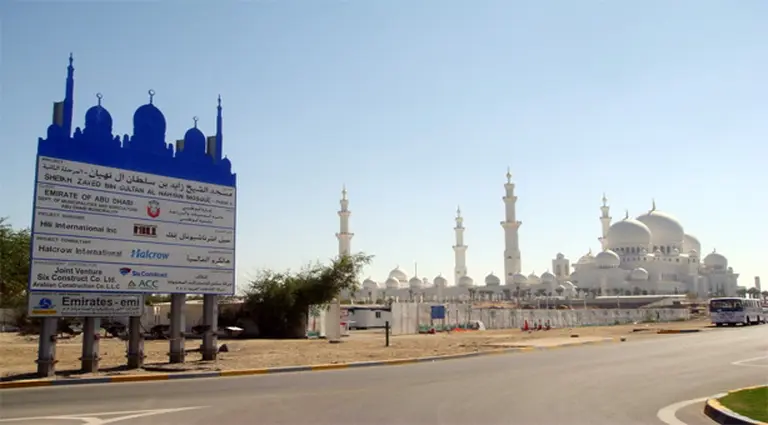 Fuerte presión al "vecino rico" de Dubai para que salga al rescate de su hermano