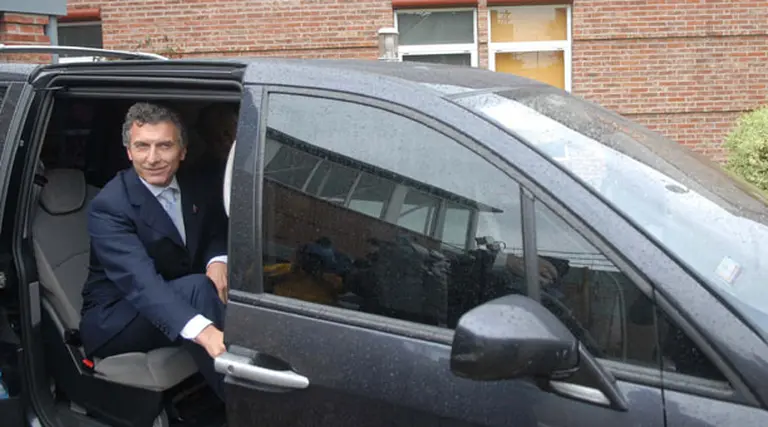 Automotrices, bitrenes y cuatriciclos: los cambios en la organización del Estado que decretó el Gobierno