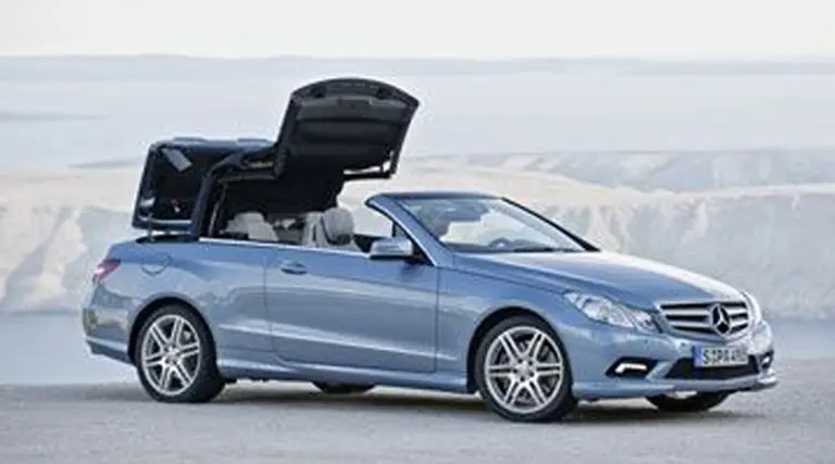 Mercedes Benz presenta un nuevo lanzamiento: el Clase E Cabrio