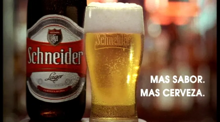 Tres conductores protagonizan los nuevos comerciales de Schneider