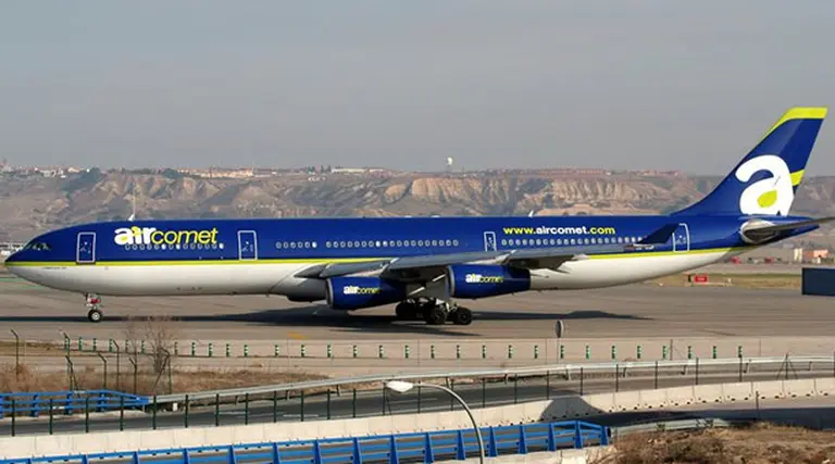 Muy endeudada, la aerolí­nea española Air Comet dejó de operar