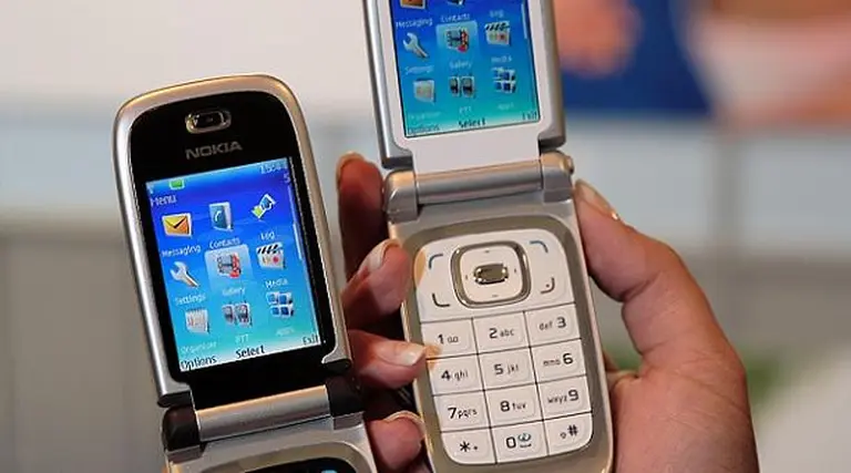 Apple sigue a Google y compra una firma de publicidad para celulares