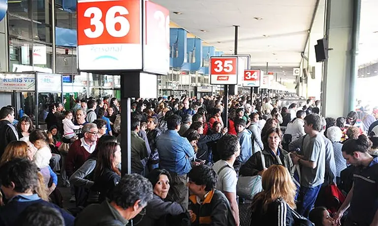 Trabajo dictó conciliación obligatoria y ya salen micros de Retiro