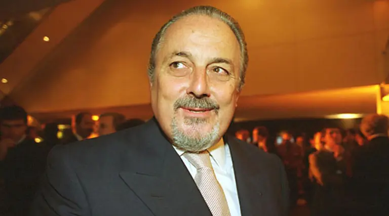 CIE se va del paí­s y Raúl Moneta se queda con Metro y Rock & Pop