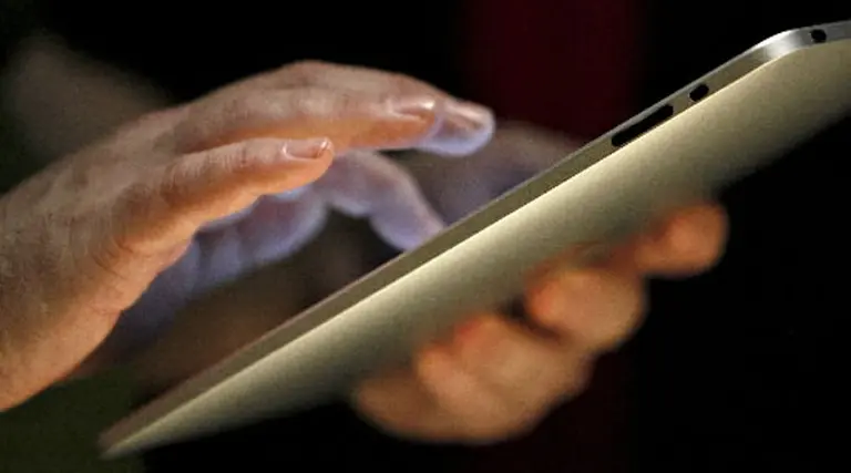 Alerta por virus con anuncios del iPad de Apple