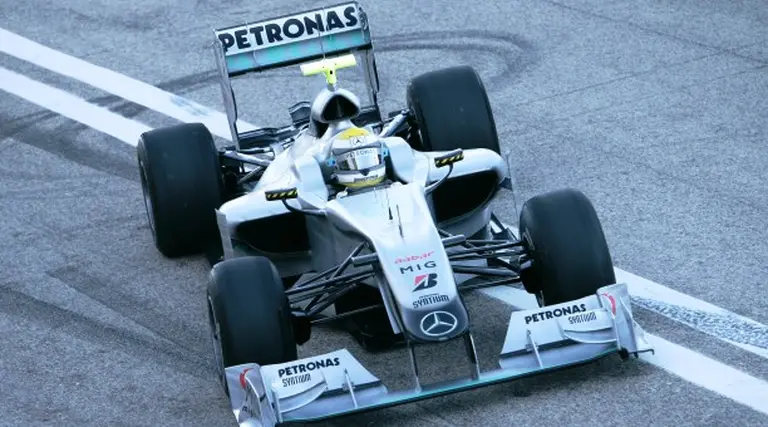 Mercedes-Benz presentó el nuevo "Flecha de Plata" de Schumacher