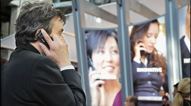 Tres compañí­as ratifican que fabricarán celulares en Tierra del Fuego