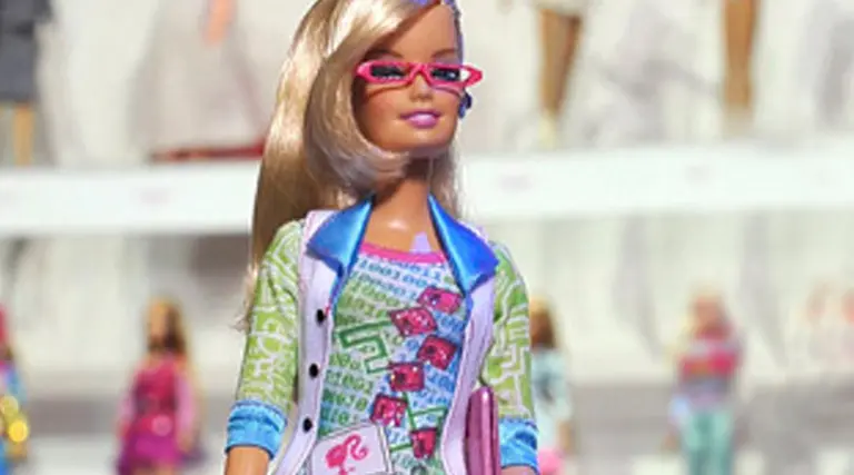 Para ampliar su mercado, Barbie se graduó de ingeniera informática
