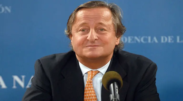 Prevén "problemas" en la economí­a si se agudiza el "desborde salarial"