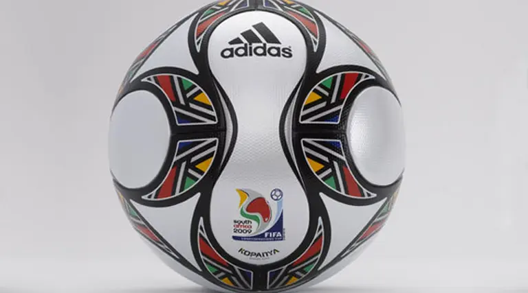 Adidas quiere "golear" en Sudáfrica, aunque no satisface a los expertos