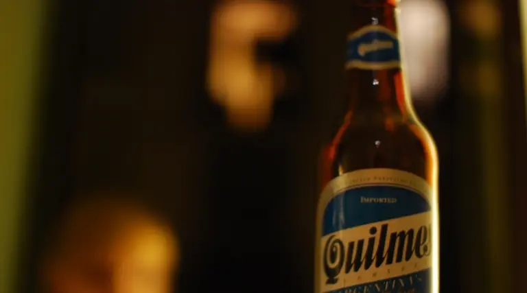 Young presentó la nueva campaña para Quilmes